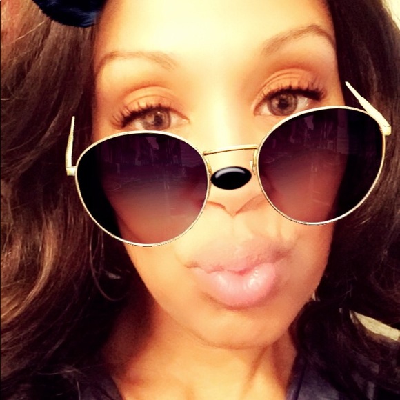 Meet your Posher, Cassandra - Picture 2 of 2